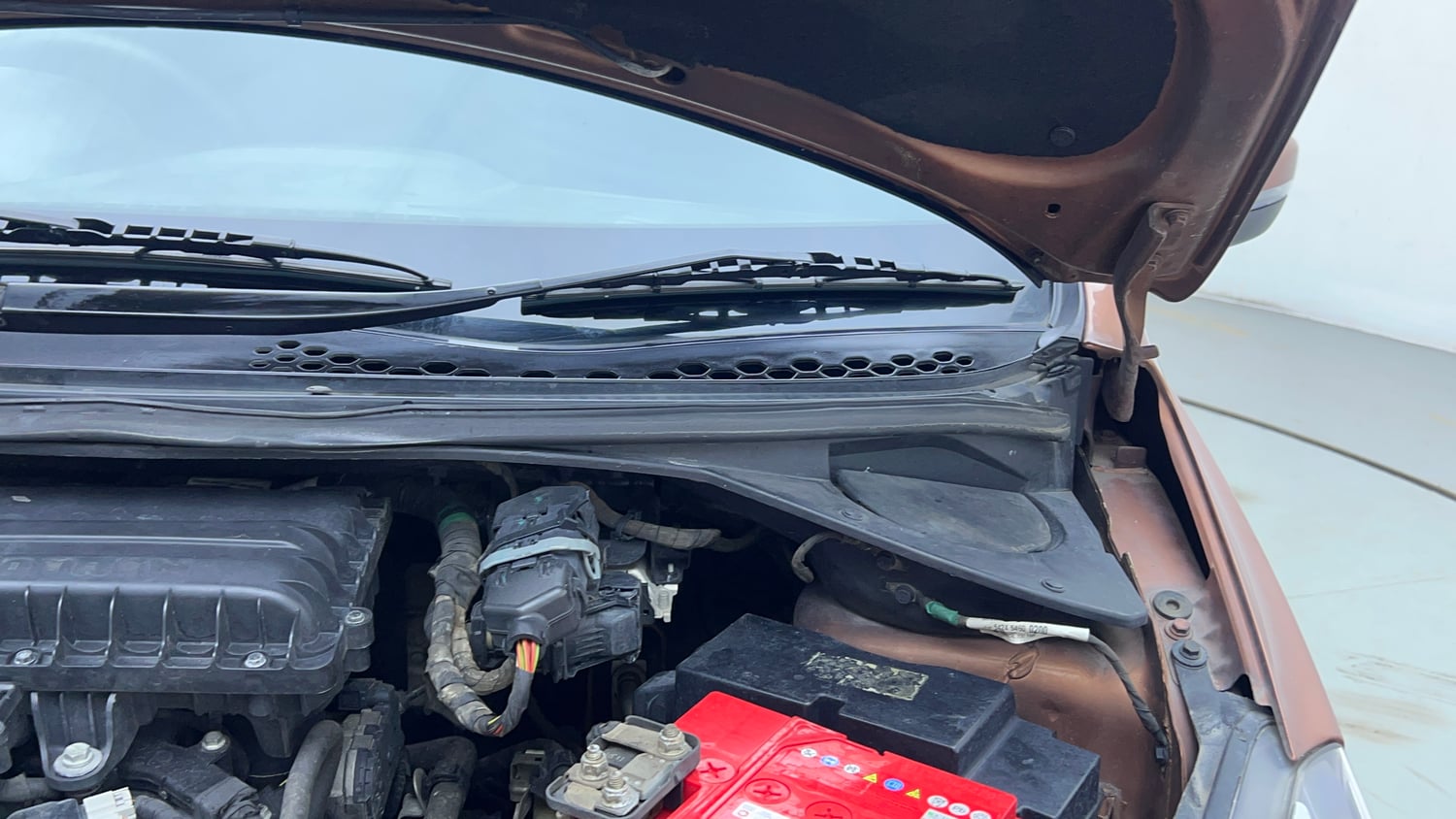 Used 2018 Tata Tigor Revotron XZA Petrol Automatic engine ENGINE LEFT SIDE HINGE & APRON VIEW