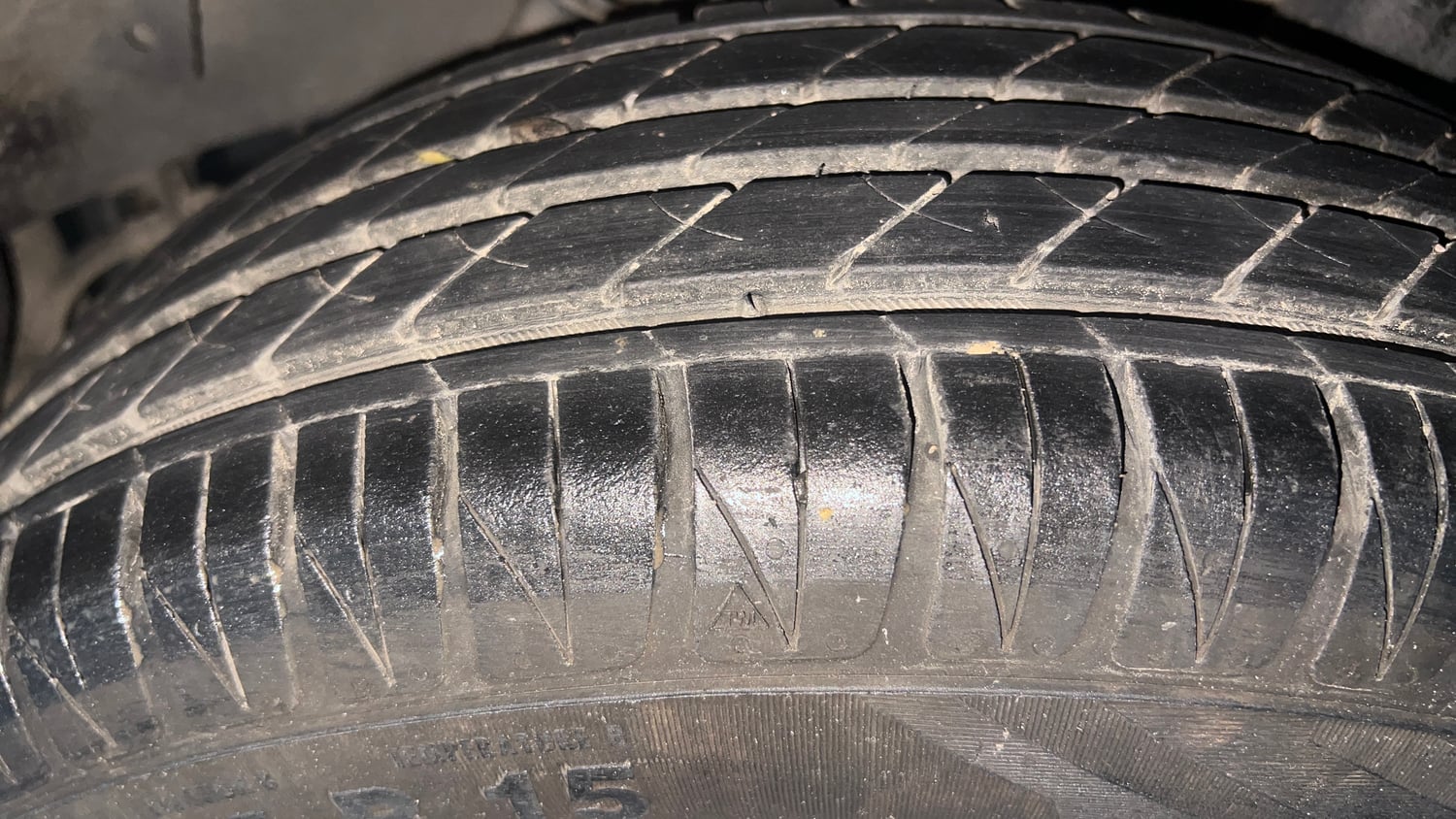 Used 2015 Honda Jazz V AT Petrol Petrol Automatic tyres LEFT REAR TYRE TREAD VIEW