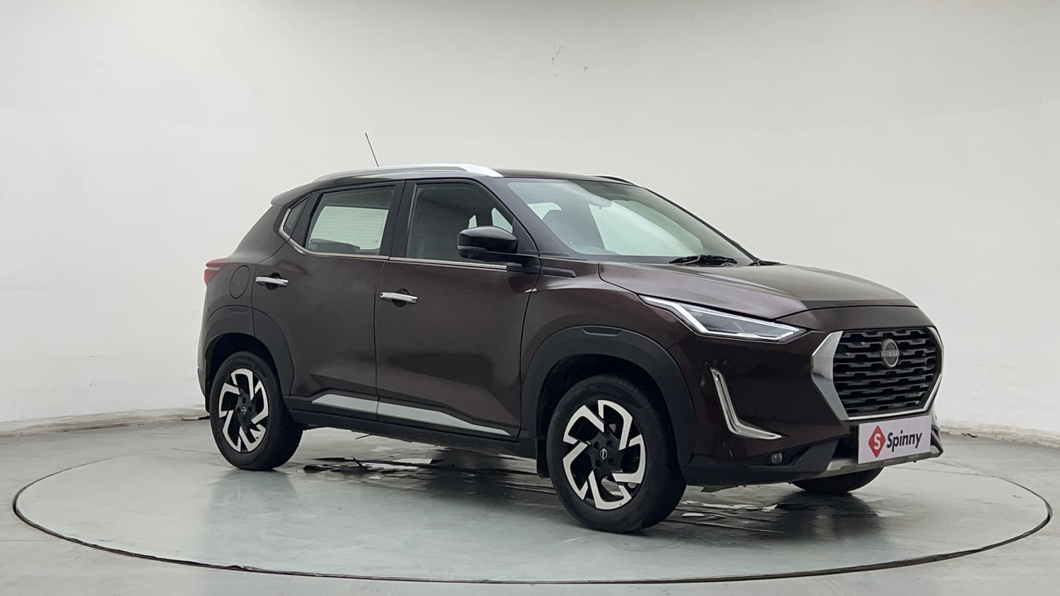 Used 2021 Nissan Magnite XV Premium Petrol Manual exterior RIGHT FRONT CORNER VIEW