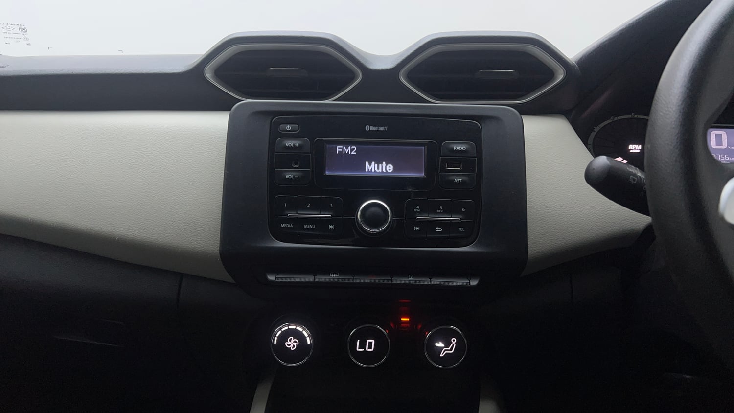 Used 2023 Nissan Magnite XL Petrol Manual top_features Integrated (in-dash) music system