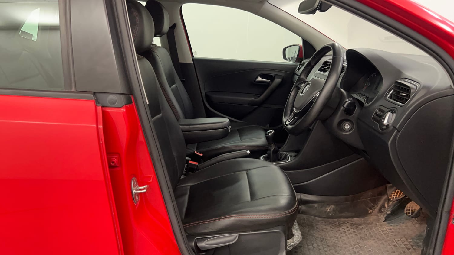 Used 2022 Volkswagen Polo Highline Plus 1.0L TSI Petrol Manual interior RIGHT SIDE FRONT DOOR CABIN VIEW