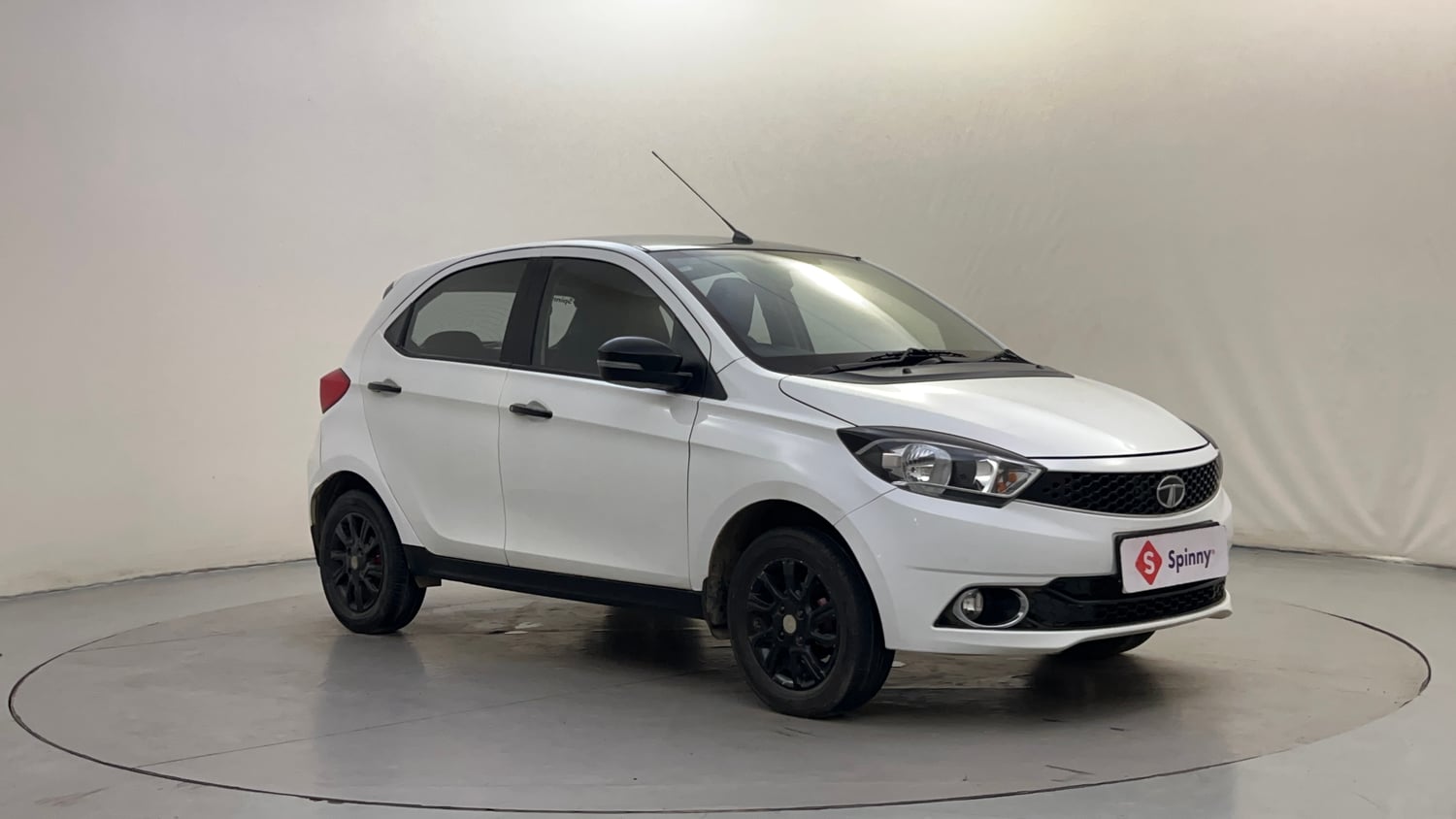 Used 2017 Tata Tiago Revotron XZA Petrol Automatic exterior RIGHT FRONT CORNER VIEW