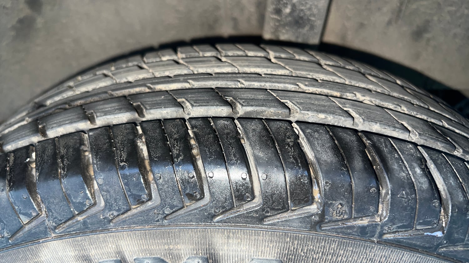 Used 2018 Renault Kwid CLIMBER 1.0 AMT Petrol Automatic tyres LEFT REAR TYRE TREAD VIEW
