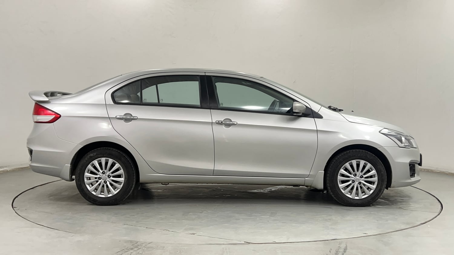 Used 2017 Maruti Suzuki Ciaz Zeta 1.4 MT Petrol Manual exterior RIGHT SIDE VIEW