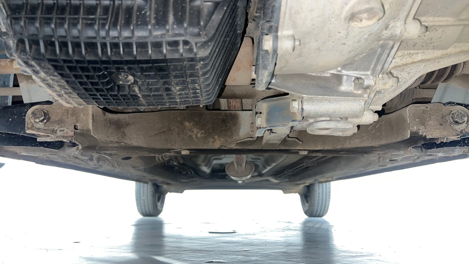 Used 2023 Renault Kwid RXT 1.0 AMT Petrol Automatic extra FRONT LEFT UNDERBODY VIEW