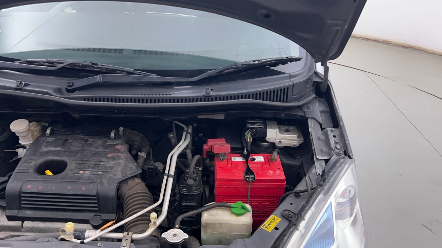 Used 2018 Maruti Suzuki Wagon R 1.0 VXI AMT Petrol Automatic engine ENGINE LEFT SIDE HINGE & APRON VIEW
