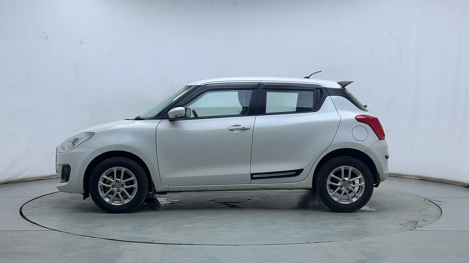 Used 2024 Maruti Suzuki Swift ZXi Petrol Manual exterior LEFT SIDE VIEW