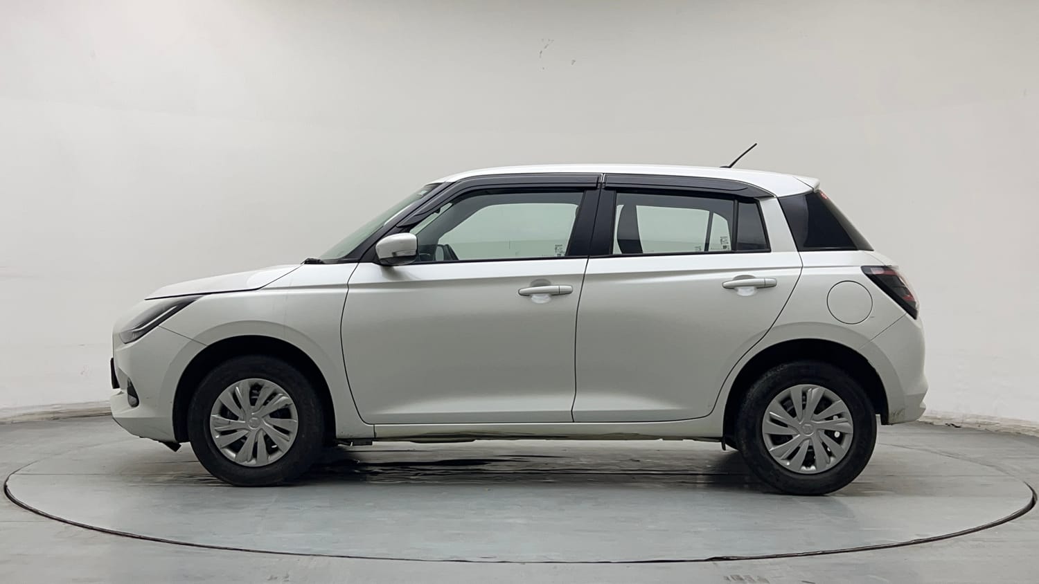 Used 2025 Maruti Suzuki Swift VXi Petrol Manual exterior LEFT SIDE VIEW