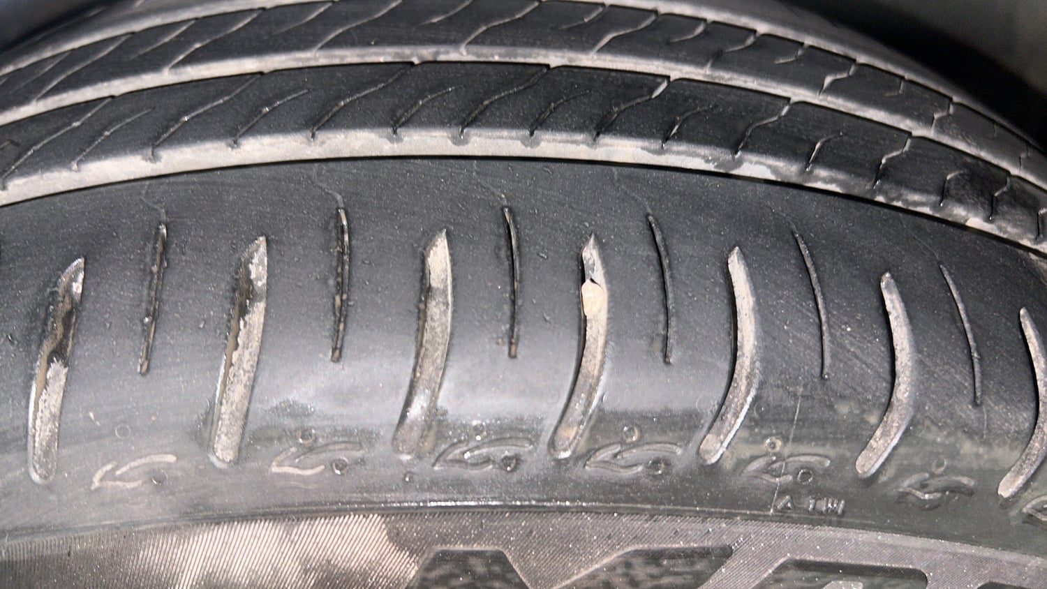 Used 2023 Tata Altroz XZA Plus Petrol Dark Edtion Petrol Automatic tyres RIGHT FRONT TYRE TREAD VIEW