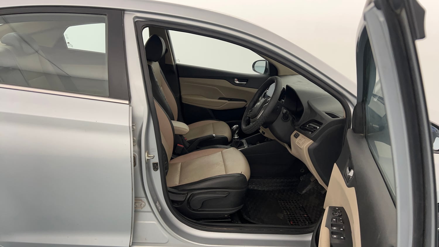Used 2021 Hyundai Verna SX (O)1.5 MPi Petrol+ CNG (Outside Fitted) Cng Manual interior RIGHT SIDE FRONT DOOR CABIN VIEW