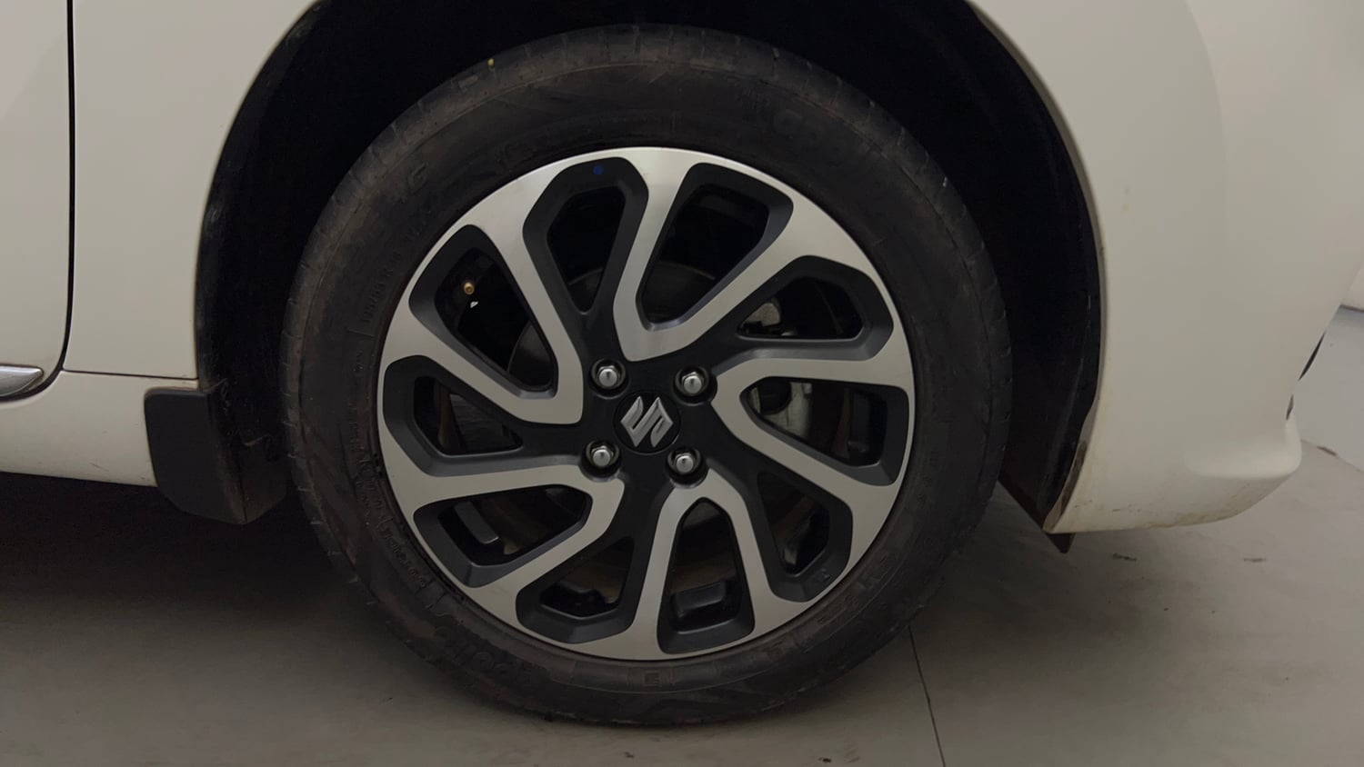 Used 2024 Maruti Suzuki Baleno Alpha AGS Petrol Automatic tyres RIGHT FRONT TYRE RIM VIEW