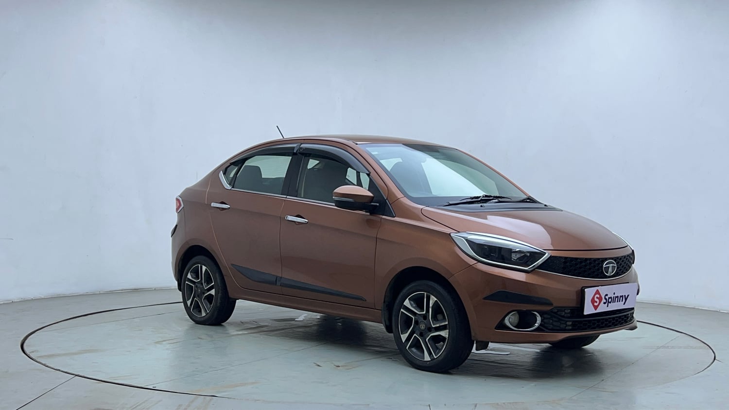 Used 2018 Tata Tigor Revotron XZA Petrol Automatic exterior RIGHT FRONT CORNER VIEW