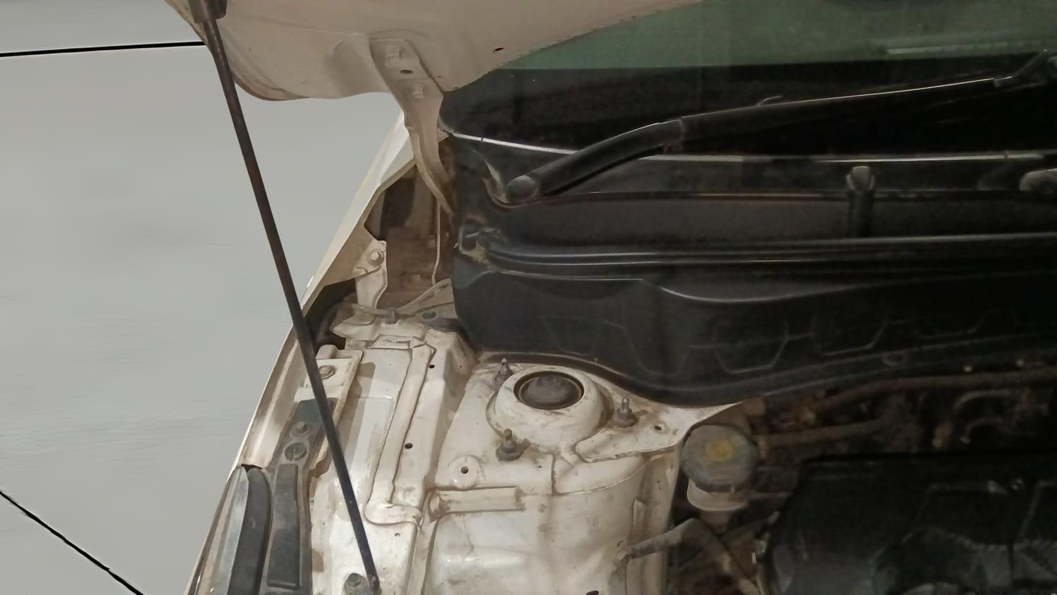 Used 2021 Kia Seltos HTX 1.5 Petrol Manual engine ENGINE RIGHT SIDE HINGE & APRON VIEW