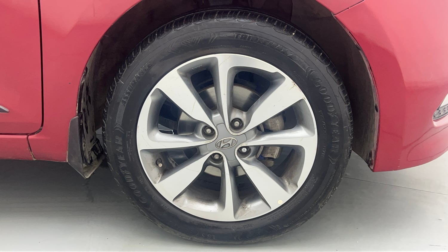 Used 2016 Hyundai Elite i20 Asta 1.2 Petrol Manual tyres RIGHT FRONT TYRE RIM VIEW