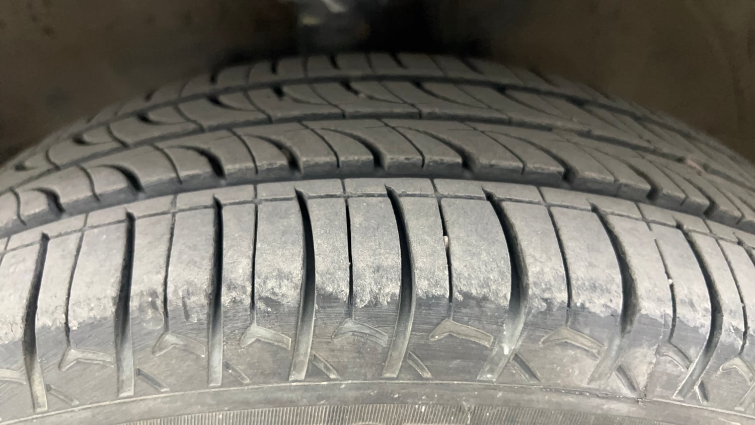 Used 2012 Maruti Suzuki Wagon R 1.0 VXi Petrol Manual tyres LEFT FRONT TYRE TREAD VIEW