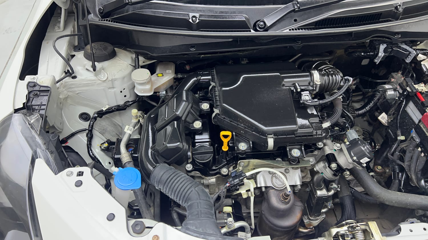 Used 2025 Maruti Suzuki Swift VXi Petrol Manual engine ENGINE RIGHT SIDE VIEW
