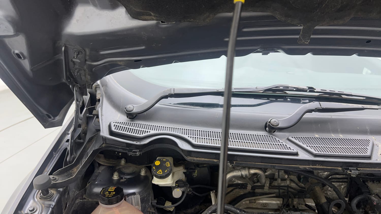Used 2018 Ford EcoSport Titanium + 1.5L Ti-VCT AT Petrol Automatic engine ENGINE RIGHT SIDE HINGE & APRON VIEW