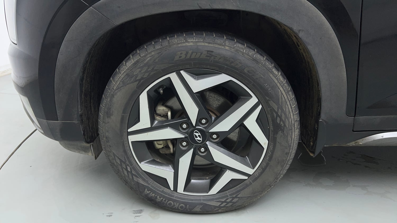Used 2023 Hyundai Alcazar Prestige 7 STR 1.5 Diesel Diesel Manual tyres LEFT FRONT TYRE RIM VIEW