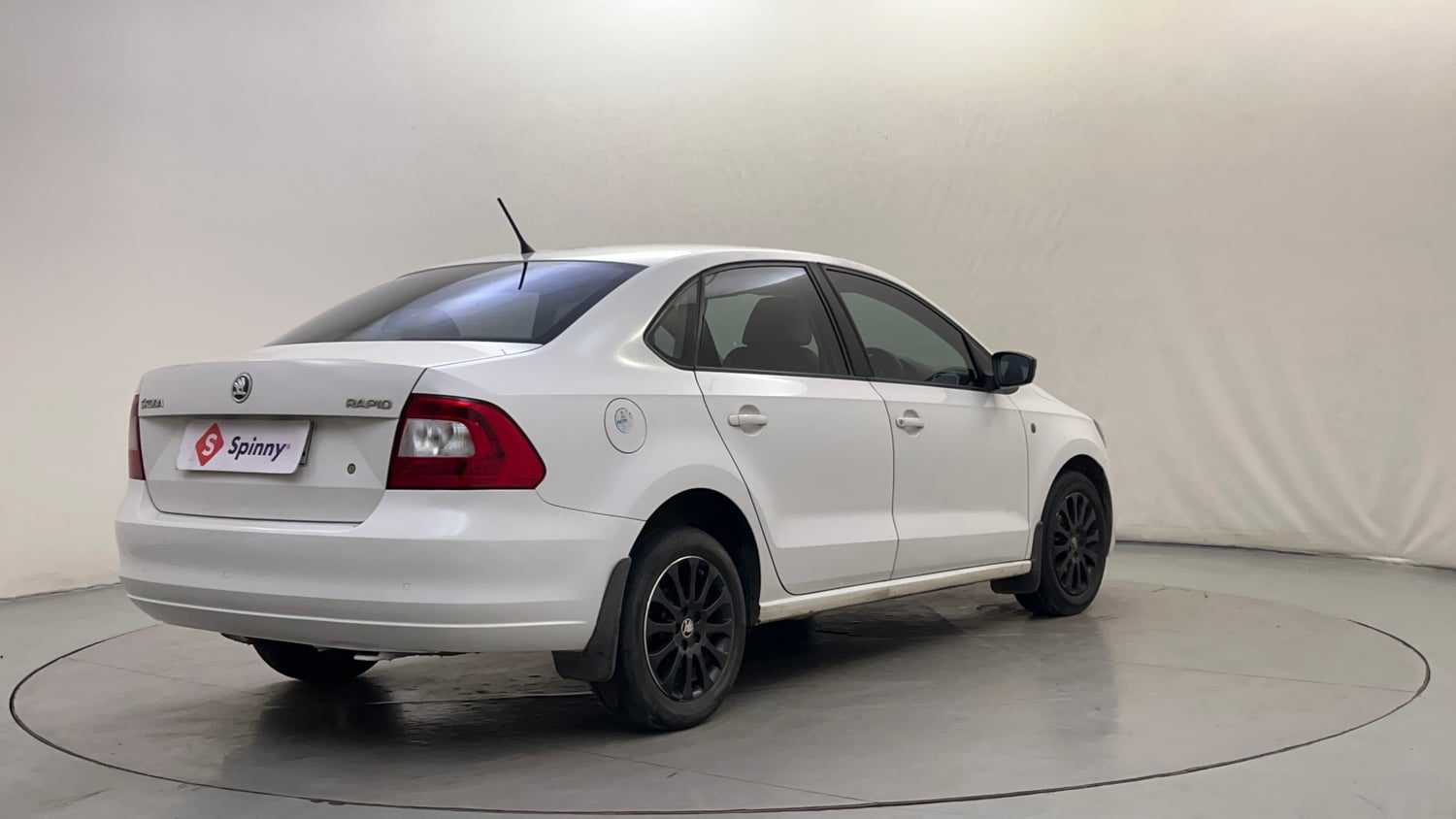 Used 2015 Skoda Rapid 1.6 MPI Elegance Plus Petrol Manual exterior RIGHT REAR CORNER VIEW