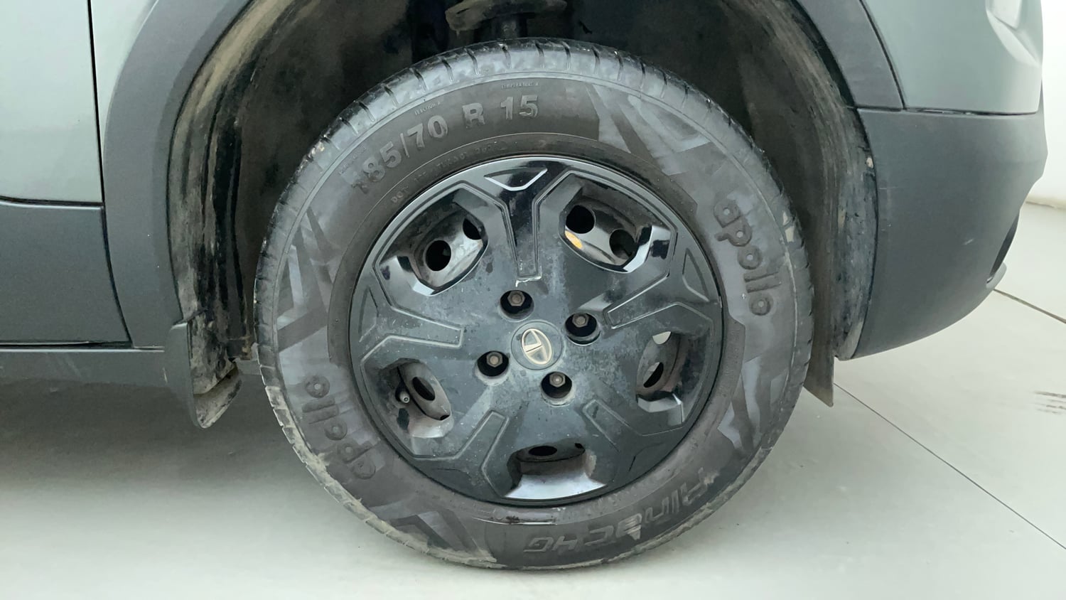Used 2022 Tata Punch Accomplished MT Petrol + CNG(Outside Fitted) Cng Manual tyres RIGHT FRONT TYRE RIM VIEW