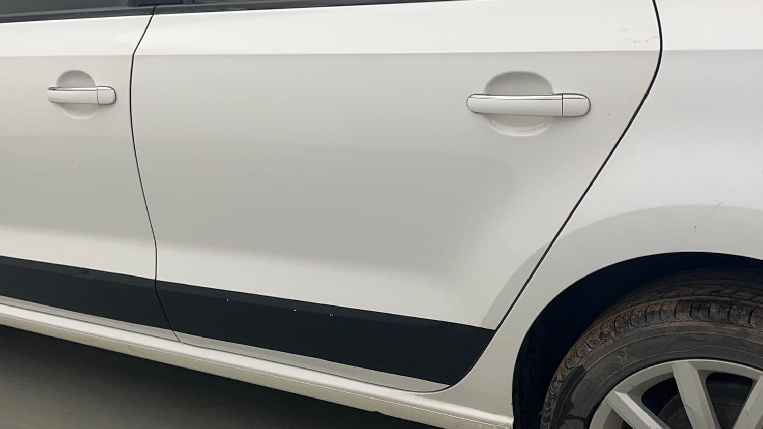 Used 2017 Volkswagen Vento Highline Plus 1.2 (P) AT 16 Alloy Petrol Automatic dents MINOR SCRATCH