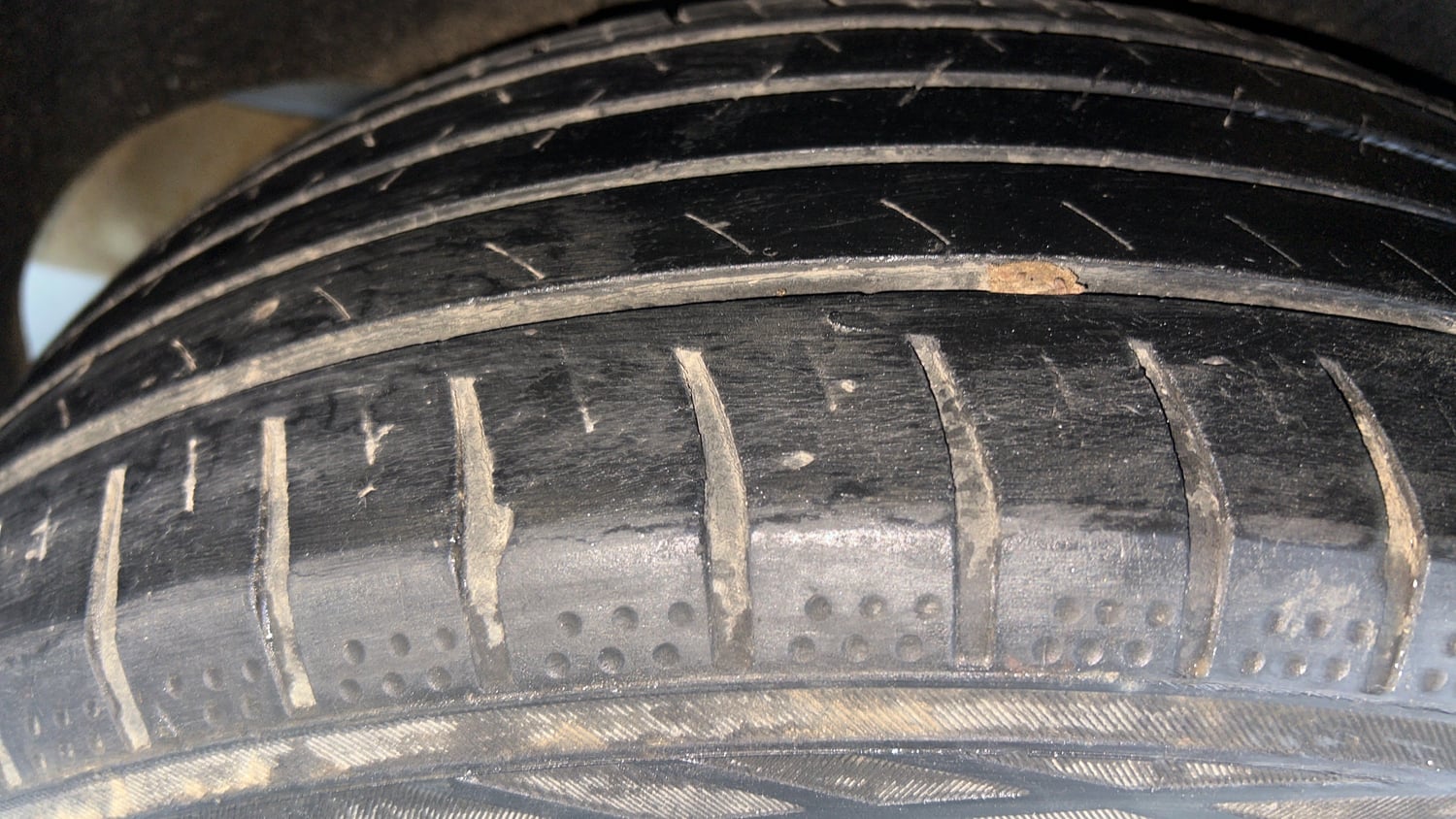 Used 2023 Hyundai Alcazar Prestige 7 STR 1.5 Diesel Diesel Manual tyres RIGHT REAR TYRE TREAD VIEW