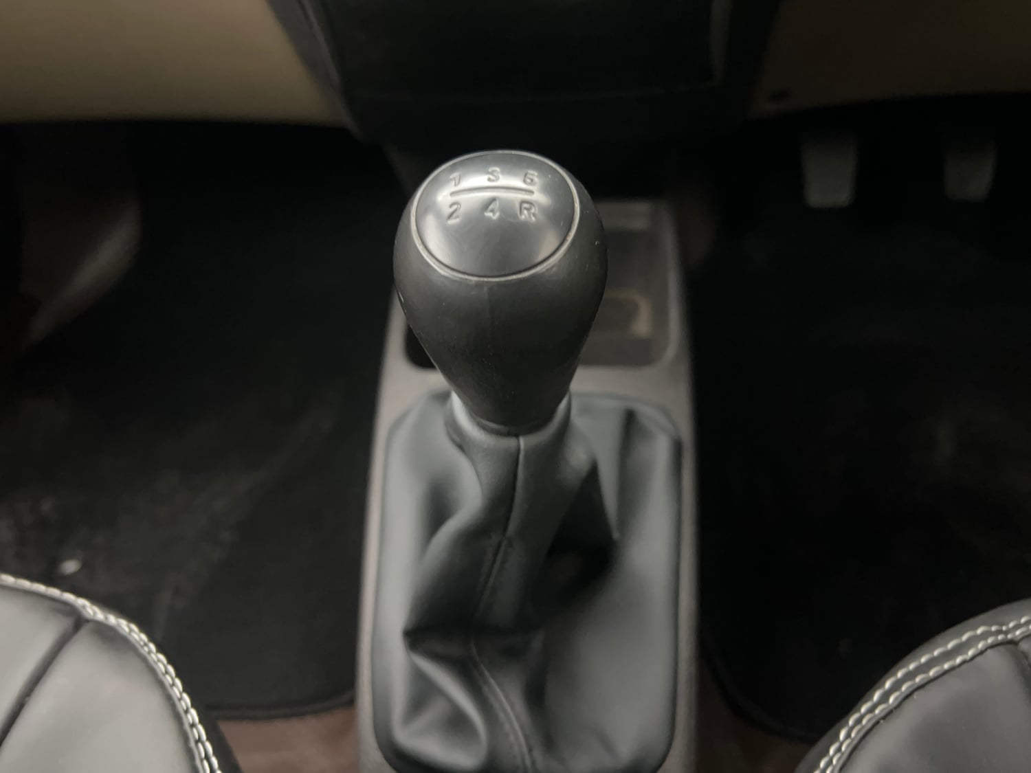 Used 2017 Hyundai Eon Sportz Petrol Manual interior GEAR  KNOB VIEW
