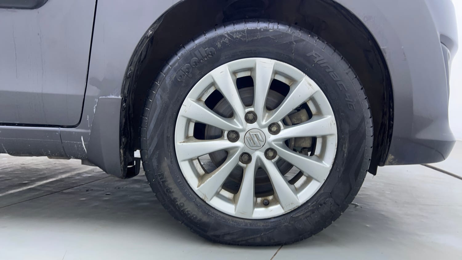 Used 2015 Maruti Suzuki Ertiga ZXi Petrol Manual tyres RIGHT FRONT TYRE RIM VIEW