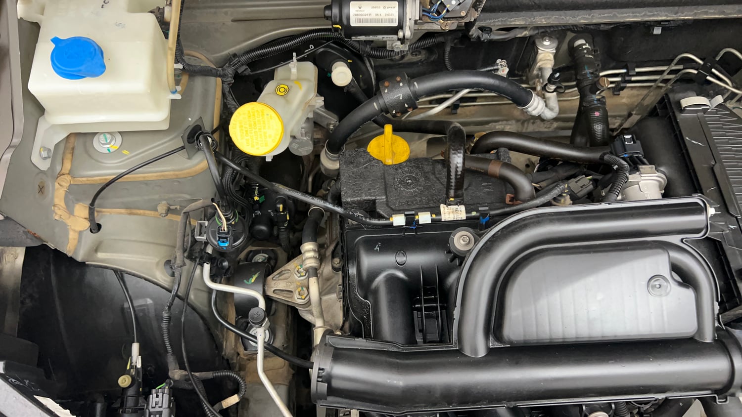 Used 2023 Renault Kwid RXT 1.0 AMT Petrol Automatic engine ENGINE RIGHT SIDE VIEW