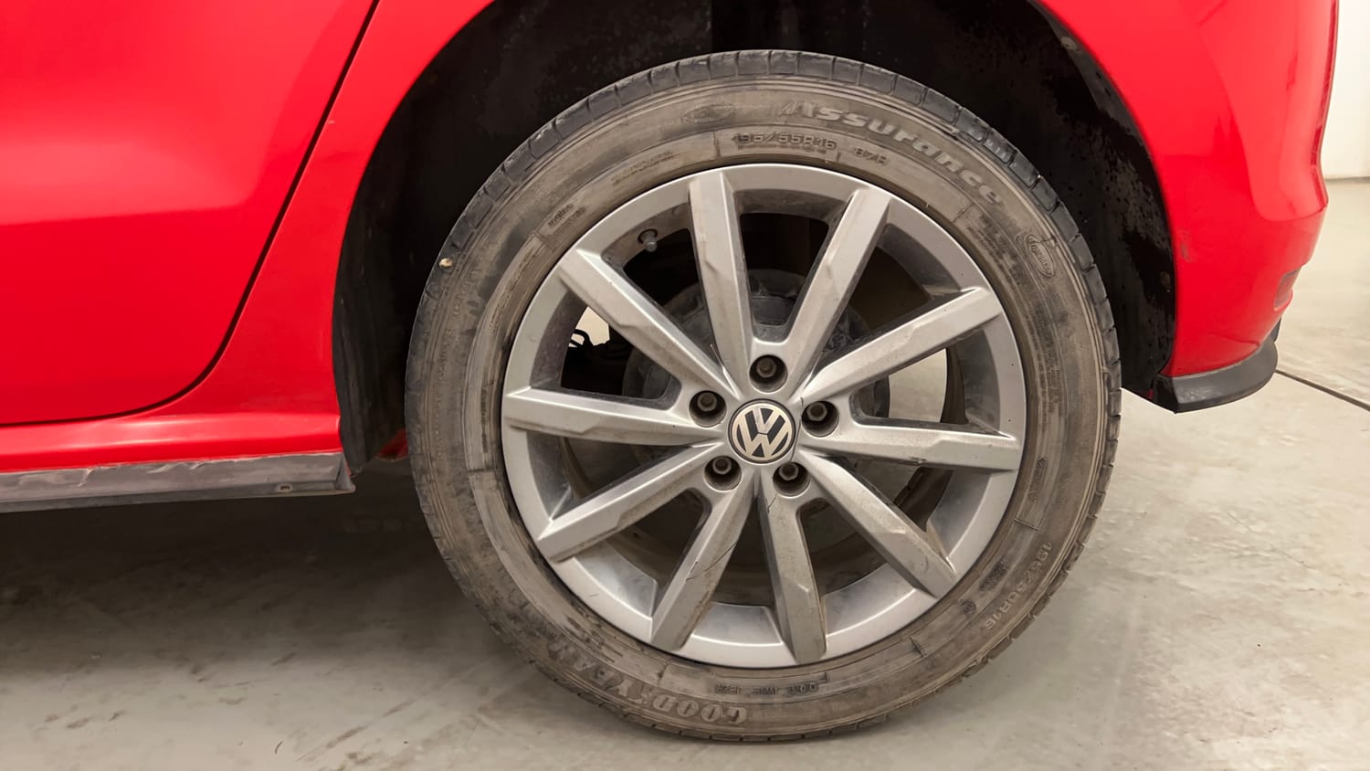 Used 2022 Volkswagen Polo Highline Plus 1.0L TSI Petrol Manual tyres LEFT REAR TYRE RIM VIEW