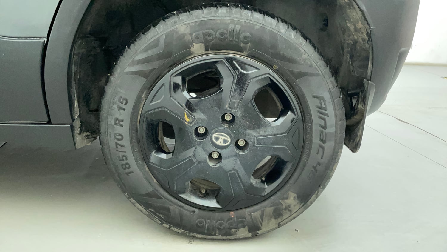 Used 2022 Tata Punch Accomplished MT Petrol + CNG(Outside Fitted) Cng Manual tyres LEFT REAR TYRE RIM VIEW