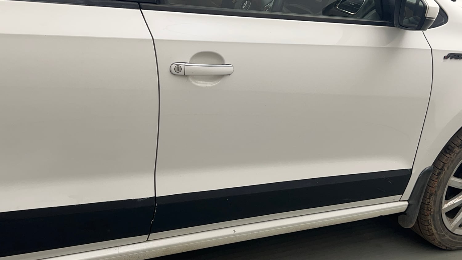 Used 2017 Volkswagen Vento Highline Plus 1.2 (P) AT 16 Alloy Petrol Automatic dents MINOR SCRATCH