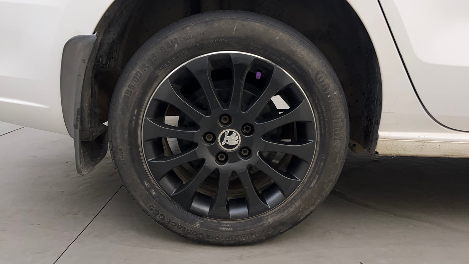 Used 2015 Skoda Rapid 1.6 MPI Elegance Plus Petrol Manual tyres RIGHT REAR TYRE RIM VIEW