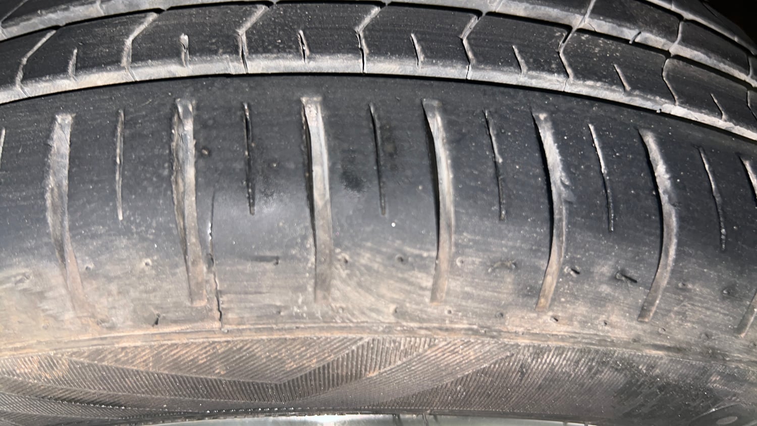 Used 2024 Maruti Suzuki Baleno Alpha AGS Petrol Automatic tyres RIGHT FRONT TYRE TREAD VIEW