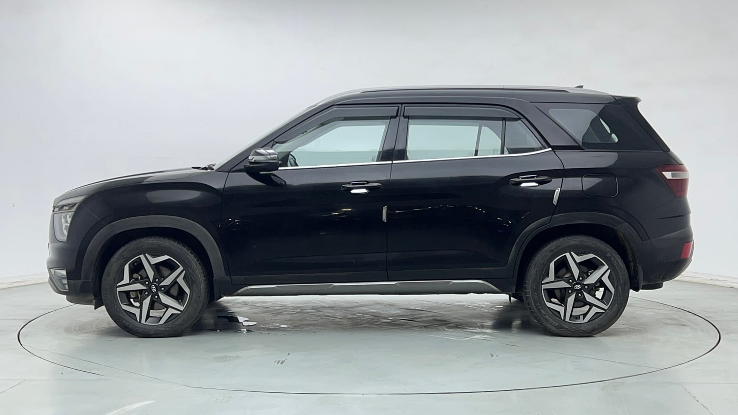 Used 2023 Hyundai Alcazar Prestige 7 STR 1.5 Diesel Diesel Manual exterior LEFT SIDE VIEW