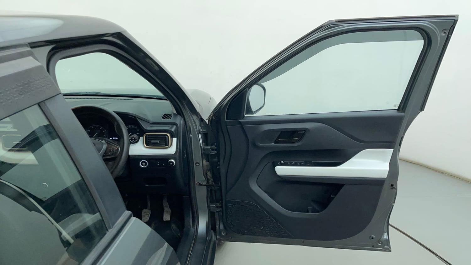 Used 2022 Tata Punch Accomplished MT Petrol + CNG(Outside Fitted) Cng Manual interior RIGHT FRONT DOOR OPEN VIEW