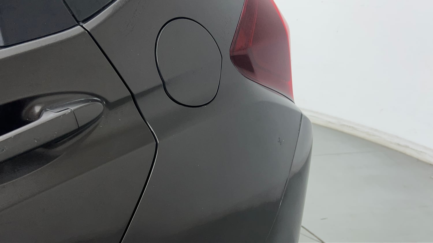 Used 2015 Honda Jazz V AT Petrol Petrol Automatic dents MINOR DENT