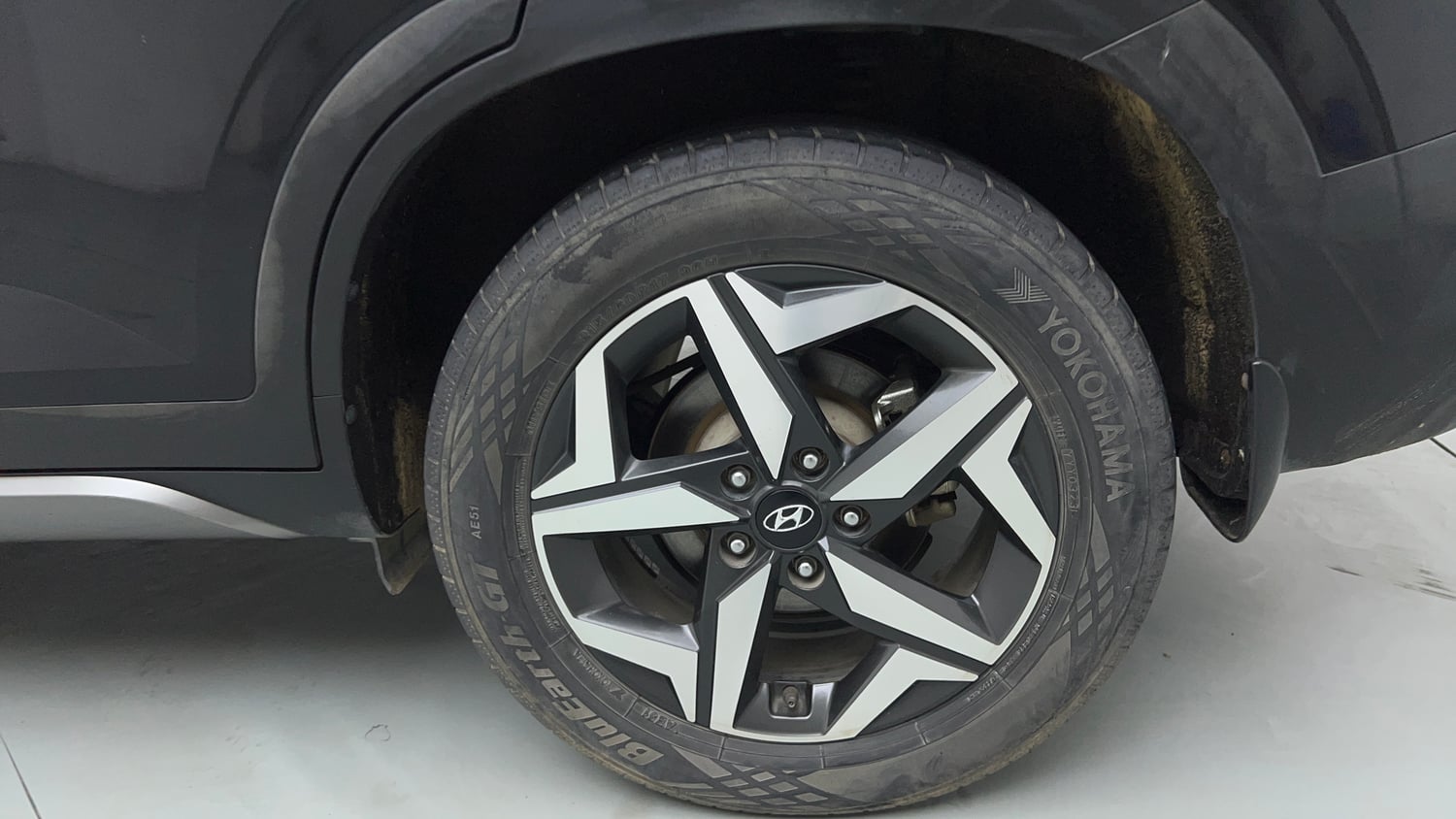 Used 2023 Hyundai Alcazar Prestige 7 STR 1.5 Diesel Diesel Manual tyres LEFT REAR TYRE RIM VIEW