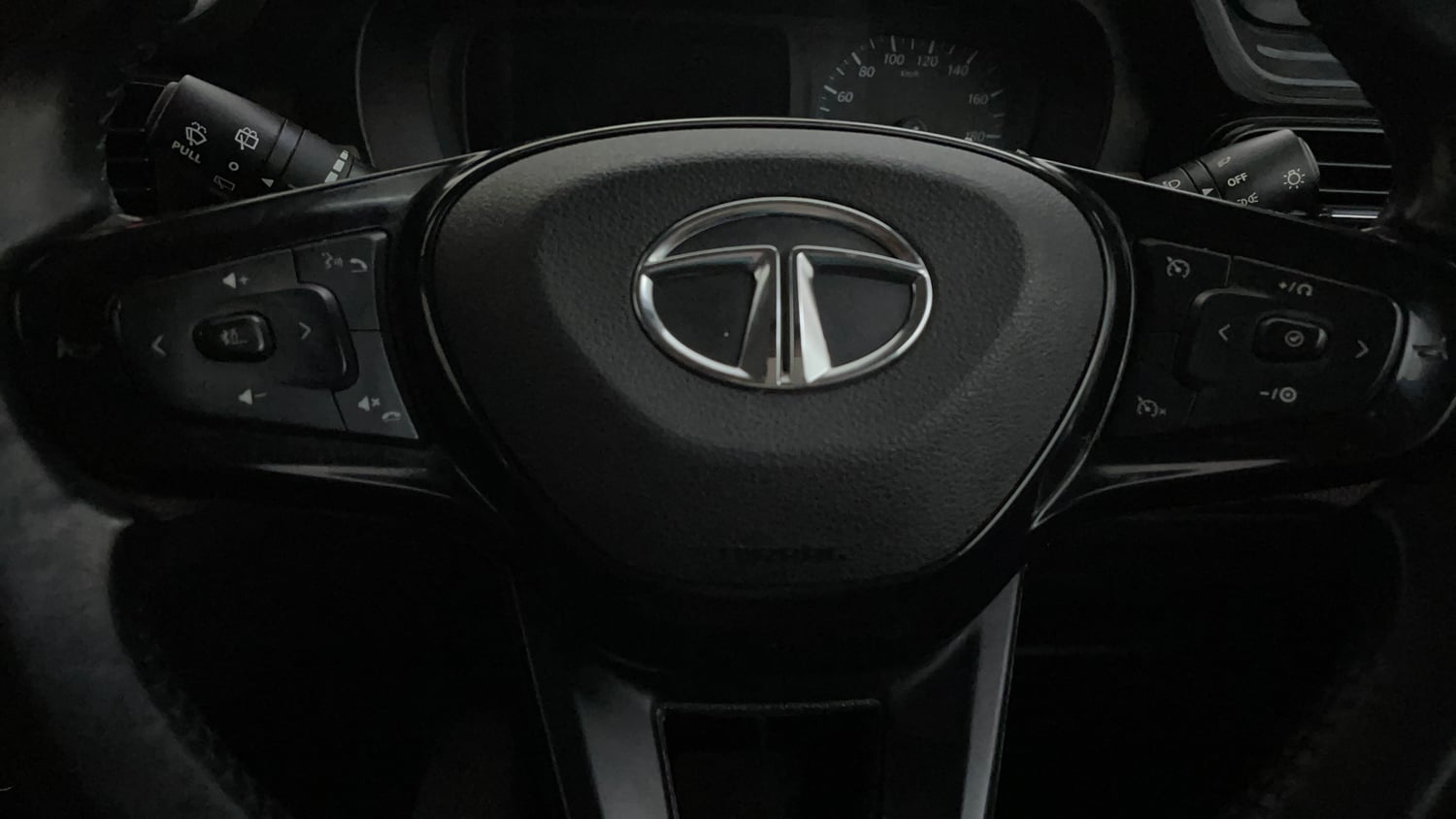 Used 2022 Tata Punch Kaziranga Creative AMT Petrol Automatic top_features Airbags