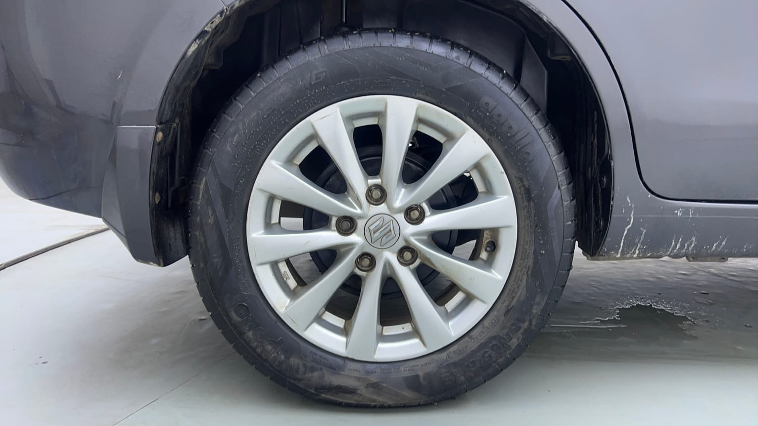 Used 2015 Maruti Suzuki Ertiga ZXi Petrol Manual tyres RIGHT REAR TYRE RIM VIEW