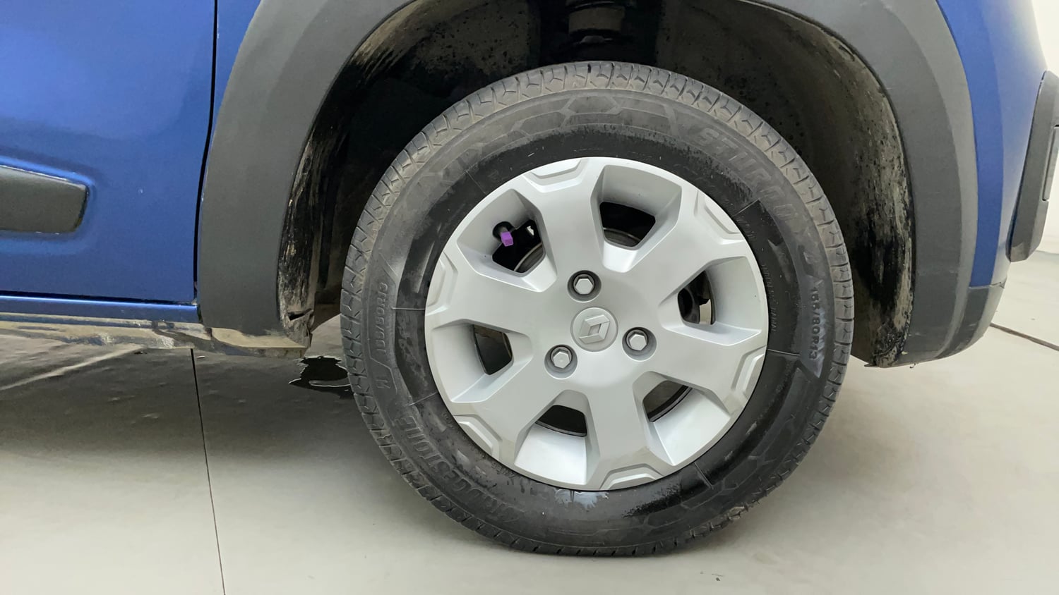Used 2017 Renault Kwid CLIMBER 1.0 AMT Petrol Automatic tyres RIGHT FRONT TYRE RIM VIEW