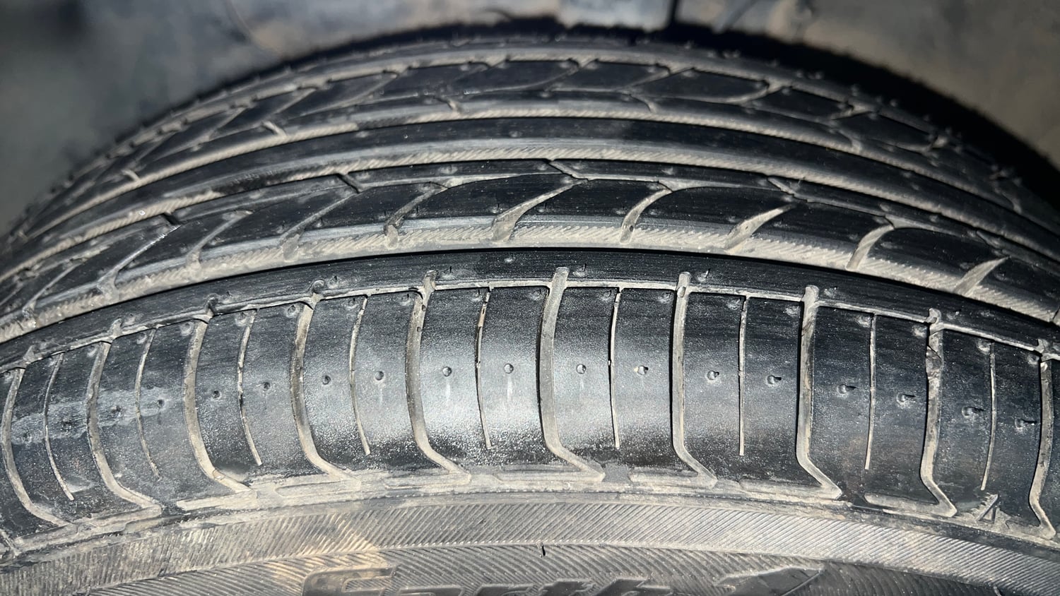 Used 2019 Hyundai Elite i20 Sportz Plus 1.2 CVT Petrol Automatic tyres LEFT FRONT TYRE TREAD VIEW