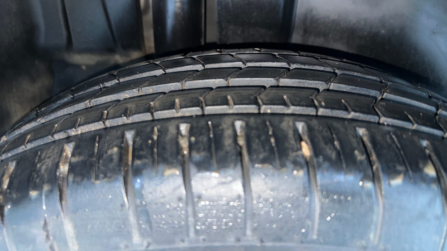 Used 2015 Maruti Suzuki Ertiga ZXi Petrol Manual tyres RIGHT REAR TYRE TREAD VIEW