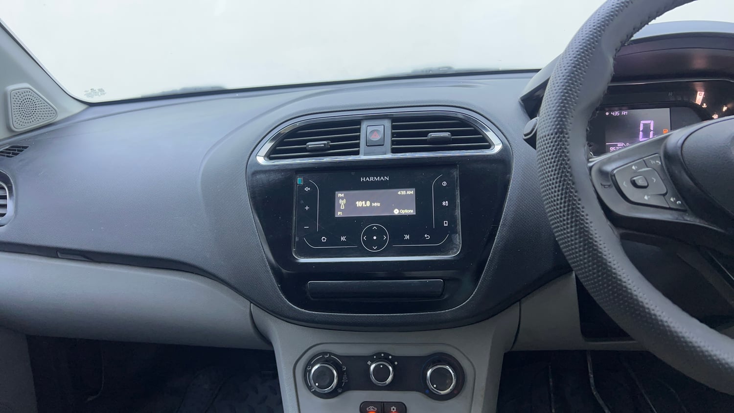 Used 2021 Tata Tiago XT Petrol Manual interior MUSIC SYSTEM & AC CONTROL VIEW