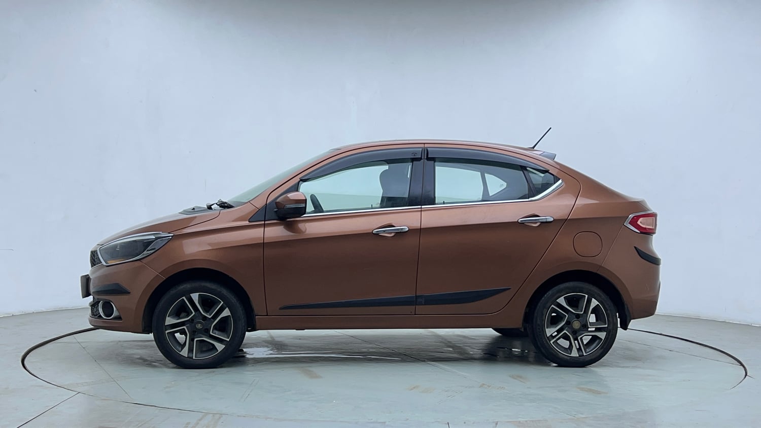 Used 2018 Tata Tigor Revotron XZA Petrol Automatic exterior LEFT SIDE VIEW