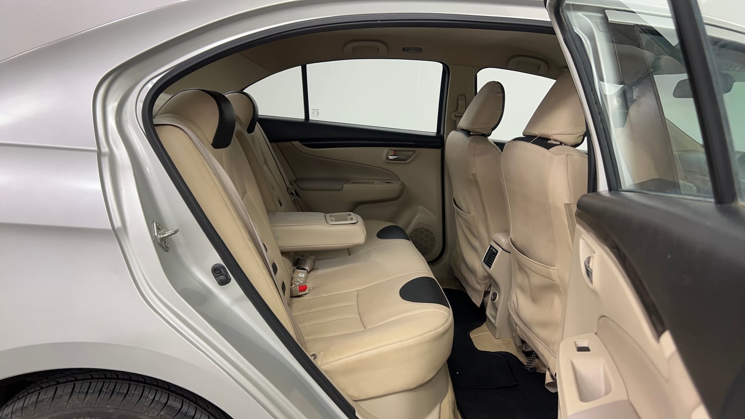 Used 2017 Maruti Suzuki Ciaz Zeta 1.4 MT Petrol Manual interior RIGHT SIDE REAR DOOR CABIN VIEW