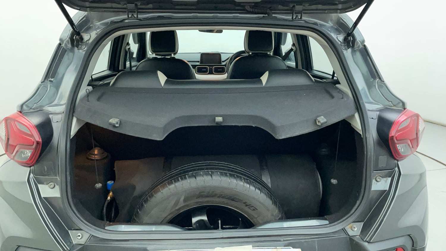 Used 2022 Tata Punch Accomplished MT Petrol + CNG(Outside Fitted) Cng Manual interior DICKY INSIDE VIEW