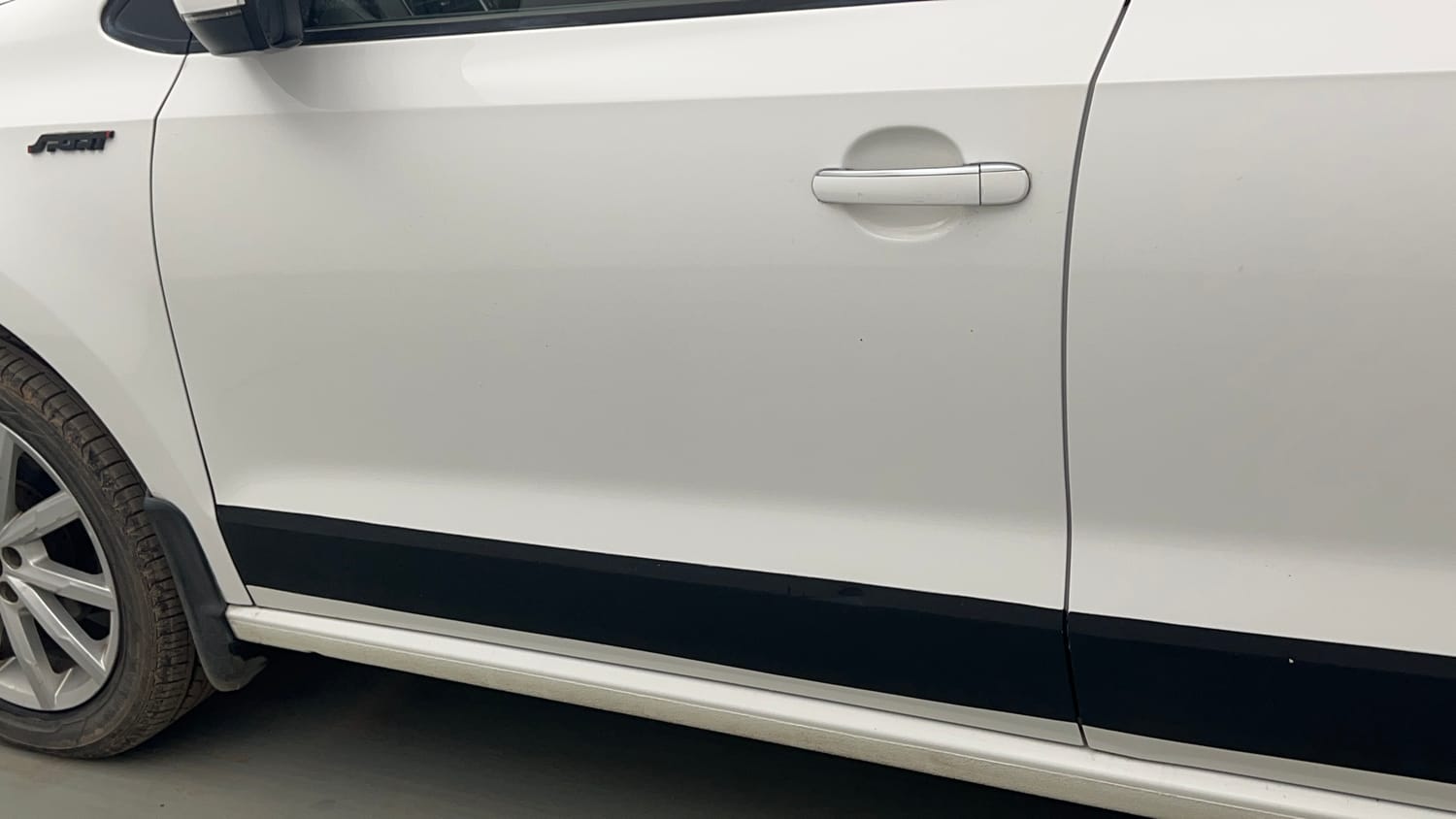 Used 2017 Volkswagen Vento Highline Plus 1.2 (P) AT 16 Alloy Petrol Automatic dents MINOR DENT