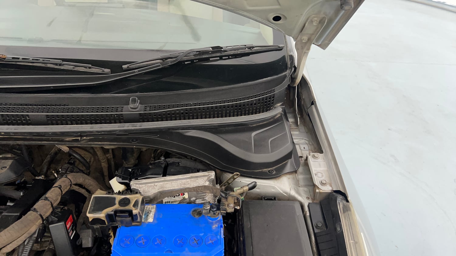 Used 2021 Hyundai Verna SX (O)1.5 MPi Petrol+ CNG (Outside Fitted) Cng Manual engine ENGINE LEFT SIDE HINGE & APRON VIEW