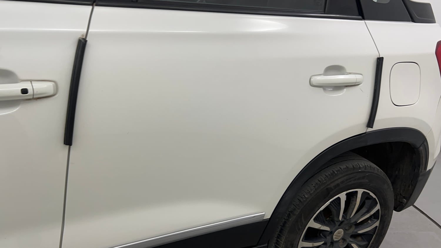 Used 2022 Maruti Suzuki Vitara Brezza VXi AT SHVS Petrol Automatic dents MINOR SCRATCH